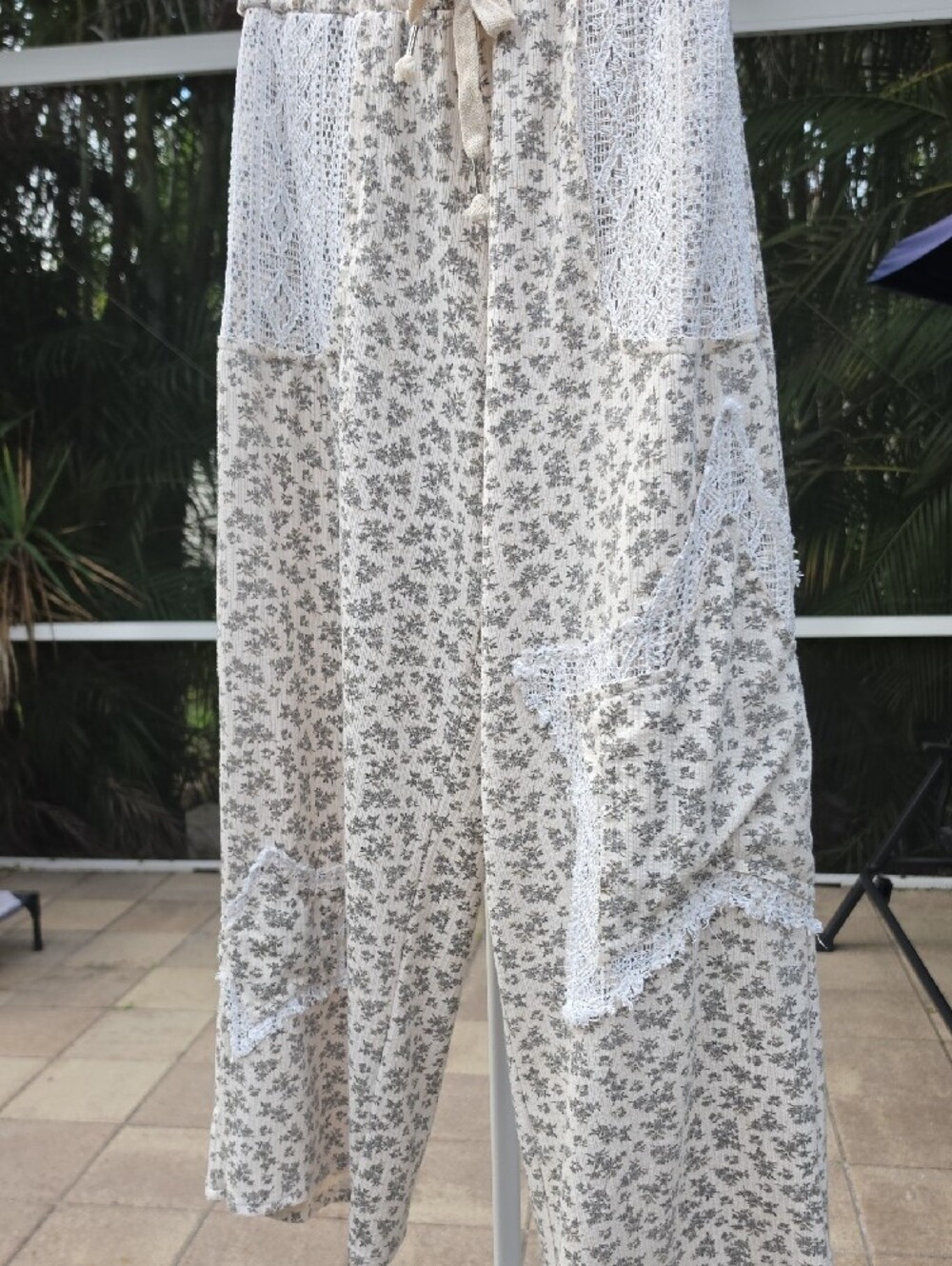 POL Floral and See-Though Lace Patchwork Barrel Pants